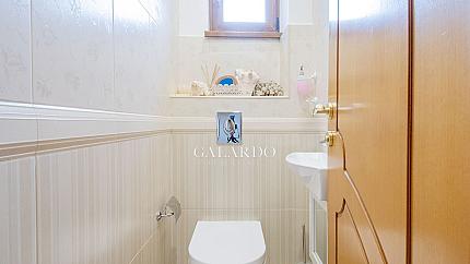 Тристаен  апартамент под наем в топ център