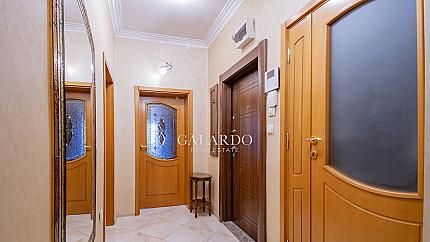 Тристаен  апартамент под наем в топ център