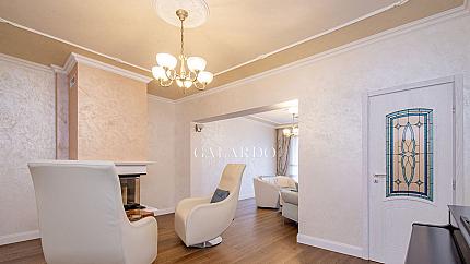 Елегантен тристаен  апартамент в емблематичния център на София