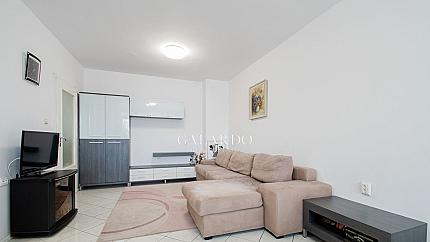 Тристаен апартамент с отлична локация в Бъкстон