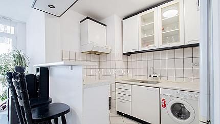 Тристаен апартамент с отлична локация в Бъкстон