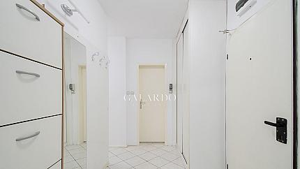 Тристаен апартамент с отлична локация в Бъкстон