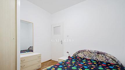 Тристаен апартамент с отлична локация в Бъкстон