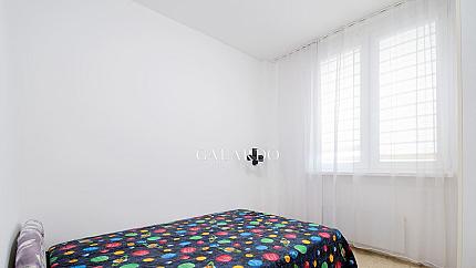 Тристаен апартамент с отлична локация в Бъкстон