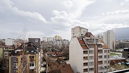 Тристаен апартамент с отлична локация в Бъкстон