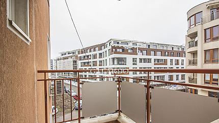 Дизайнерски апартамент в затворен комплекс до бул. България