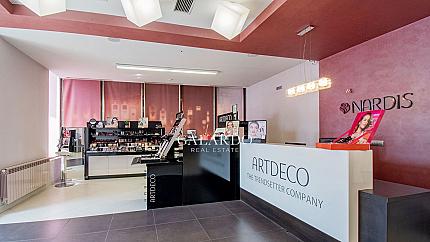 Представителен офис на партерно ниво с тераса