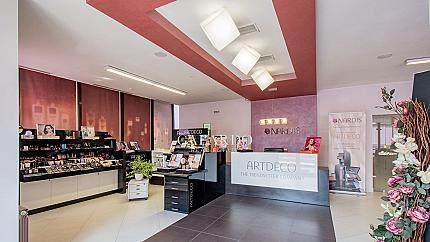 Представителен офис на партерно ниво с тераса