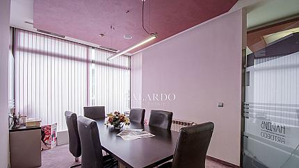 Представителен офис на партерно ниво с тераса