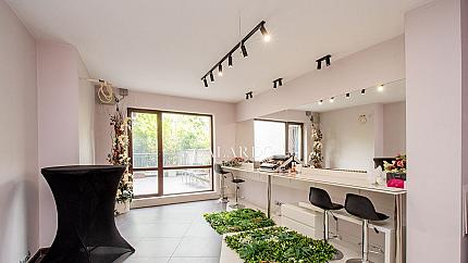 Представителен офис на партерно ниво с тераса