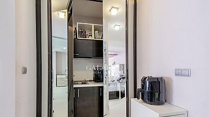 Представителен офис на партерно ниво с тераса