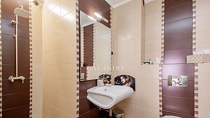 Представителен офис на партерно ниво с тераса