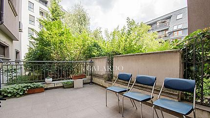 Представителен офис на партерно ниво с тераса