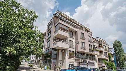 Представителен офис на партерно ниво с тераса