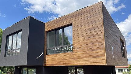 Detached modern house near the "Kambanite" Park