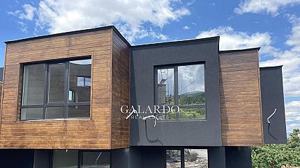 Detached modern house near the "Kambanite" Park