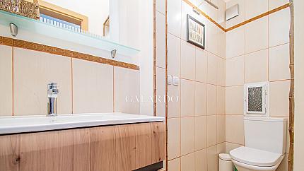 Четиристаен апартамент с подземен гараж в Симеоново