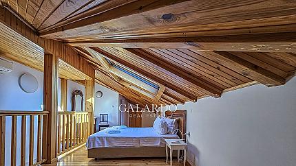 Романтичен мезонет с две спални под наем в сърцето на Стария Град