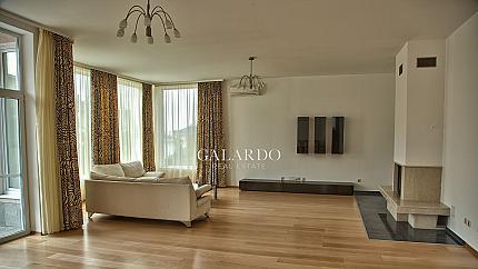 Луксозна къща с басейн в подножието на Витоша