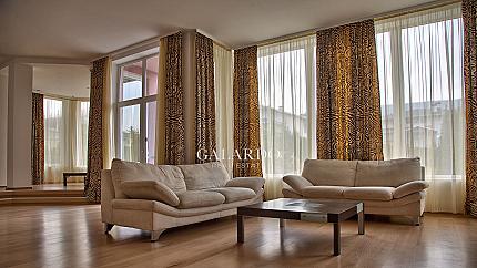 Луксозна къща с басейн в подножието на Витоша