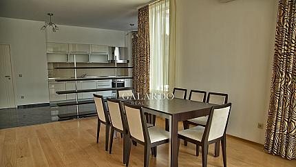 Луксозна къща с басейн в подножието на Витоша