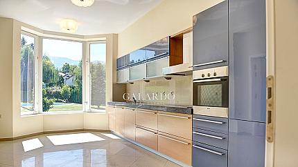 Луксозна къща с басейн в подножието на Витоша