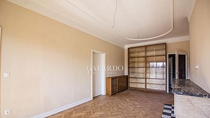 Реновиран многостаен апартамент на бул.Цар Освободител, кв.Докторски паметник