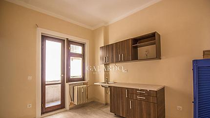 Реновиран многостаен апартамент на бул.Цар Освободител, кв.Докторски паметник