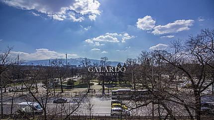 Реновиран многостаен апартамент на бул.Цар Освободител, кв.Докторски паметник