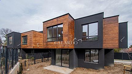 Detached modern house near the "Kambanite" Park