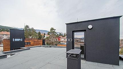 Detached modern house near the "Kambanite" Park