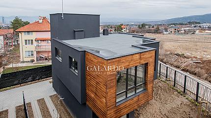 Detached modern house near the "Kambanite" Park