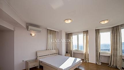 Панорамен четиристаен апартамент в Централната част на столицата