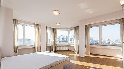 Панорамен четиристаен апартамент в Централната част на столицата