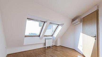 Панорамен четиристаен апартамент в Централната част на столицата