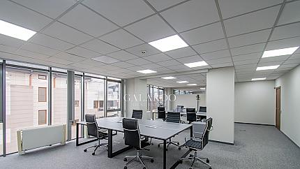 Office for rent  in Iztok