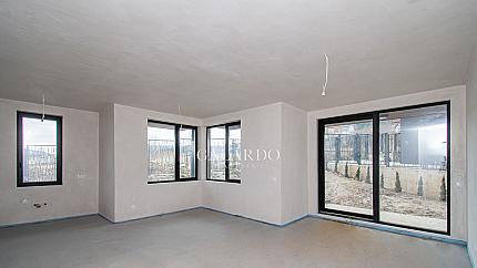 Самостоятелна модерна къща в близост до парк "Камбаните"