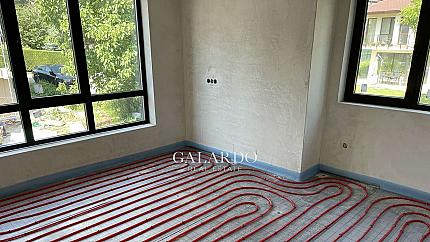 Самостоятелна модерна къща в близост до парк "Камбаните"