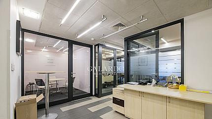 Офис с тераса в сграда клас А