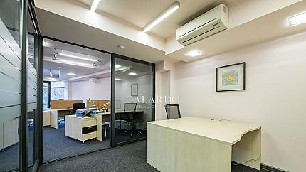 Офис с тераса в сграда клас А