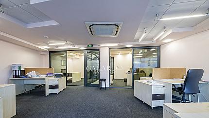 Офис с тераса в сграда клас А