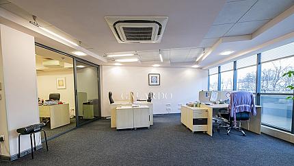 Офис с тераса в сграда клас А