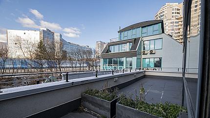 Офис с тераса в сграда клас А