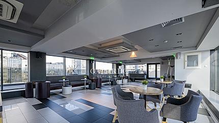 Офис с тераса в сграда клас А