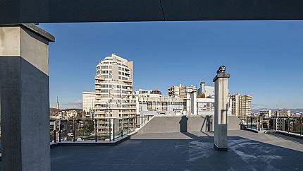 Офис с тераса в сграда клас А