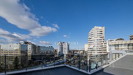 Офис с тераса в сграда клас А