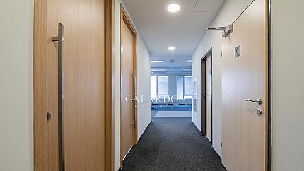 Офис в представителна сграда