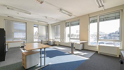 Офис в представителна сграда