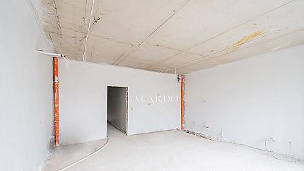 Редова къща на 3 етажа в малък комплекс