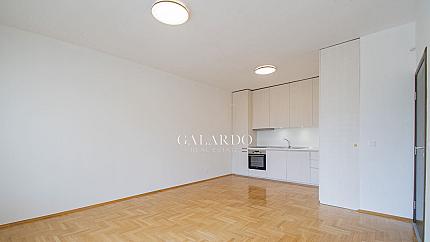 Светъл и просторен двустаен апартамент под наем